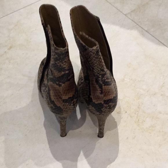 🎈Stuart Weizmann snakeskin boots-like new - Picture 3 of 7